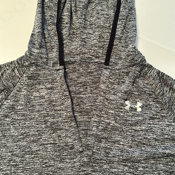Under Armour long sleeve - Picture 2 of 2